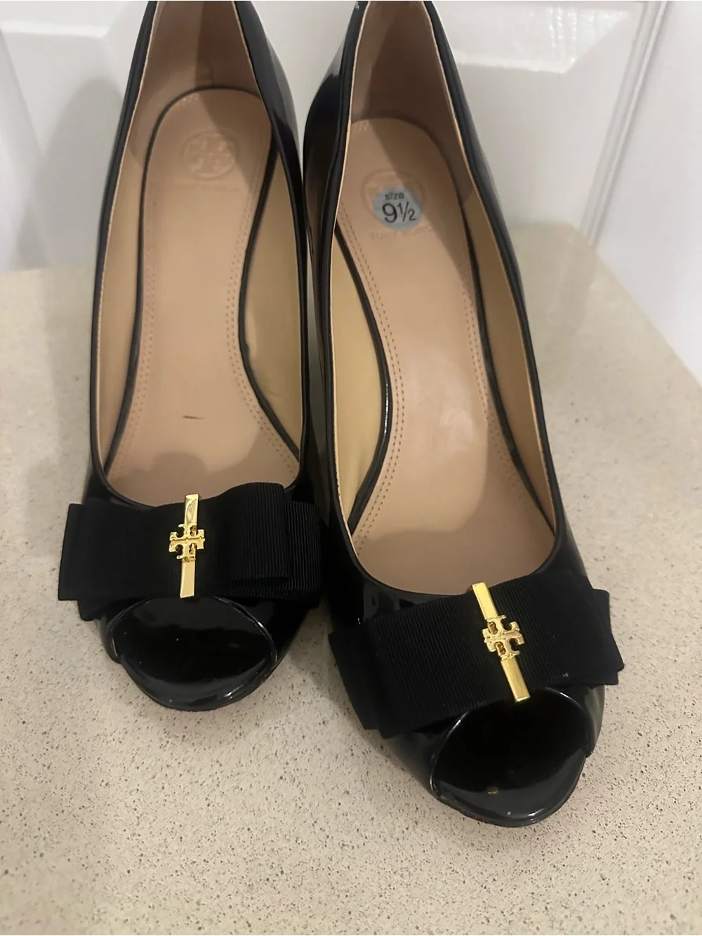 Tory Burch Black Patent Leather Bow Peep-Toe Pumps – Size 9.5